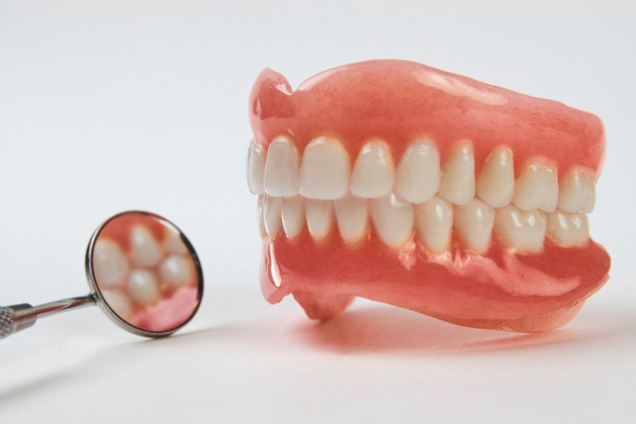Slidell Dental Clinic Outlines Key Differences Between Bonding, Veneers, and Crowns for Cosmetic and Restorative Care